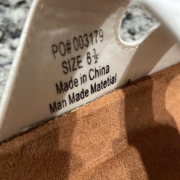 Journee Collection Desta Sandals - Picture 6 of 8